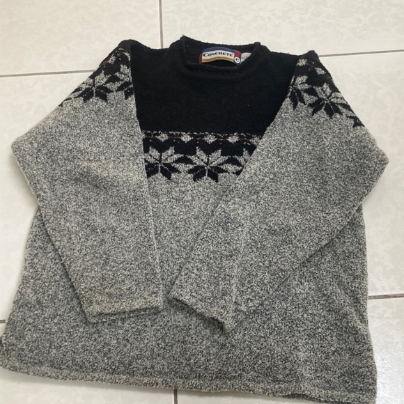 Girls sweater with argyle pattern. - Picture 2 of 4
